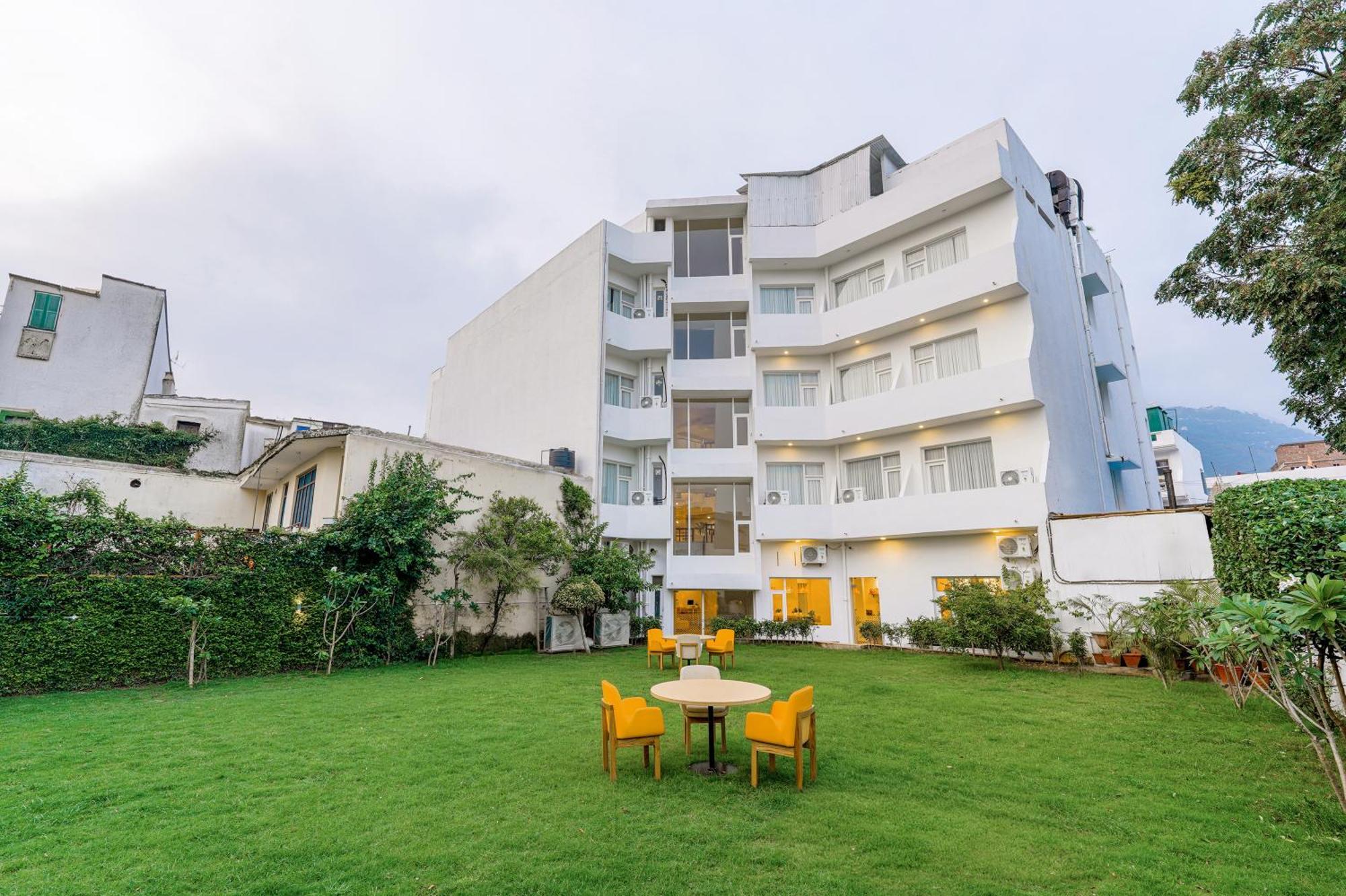 Bloom Hotel Katra Esterno foto