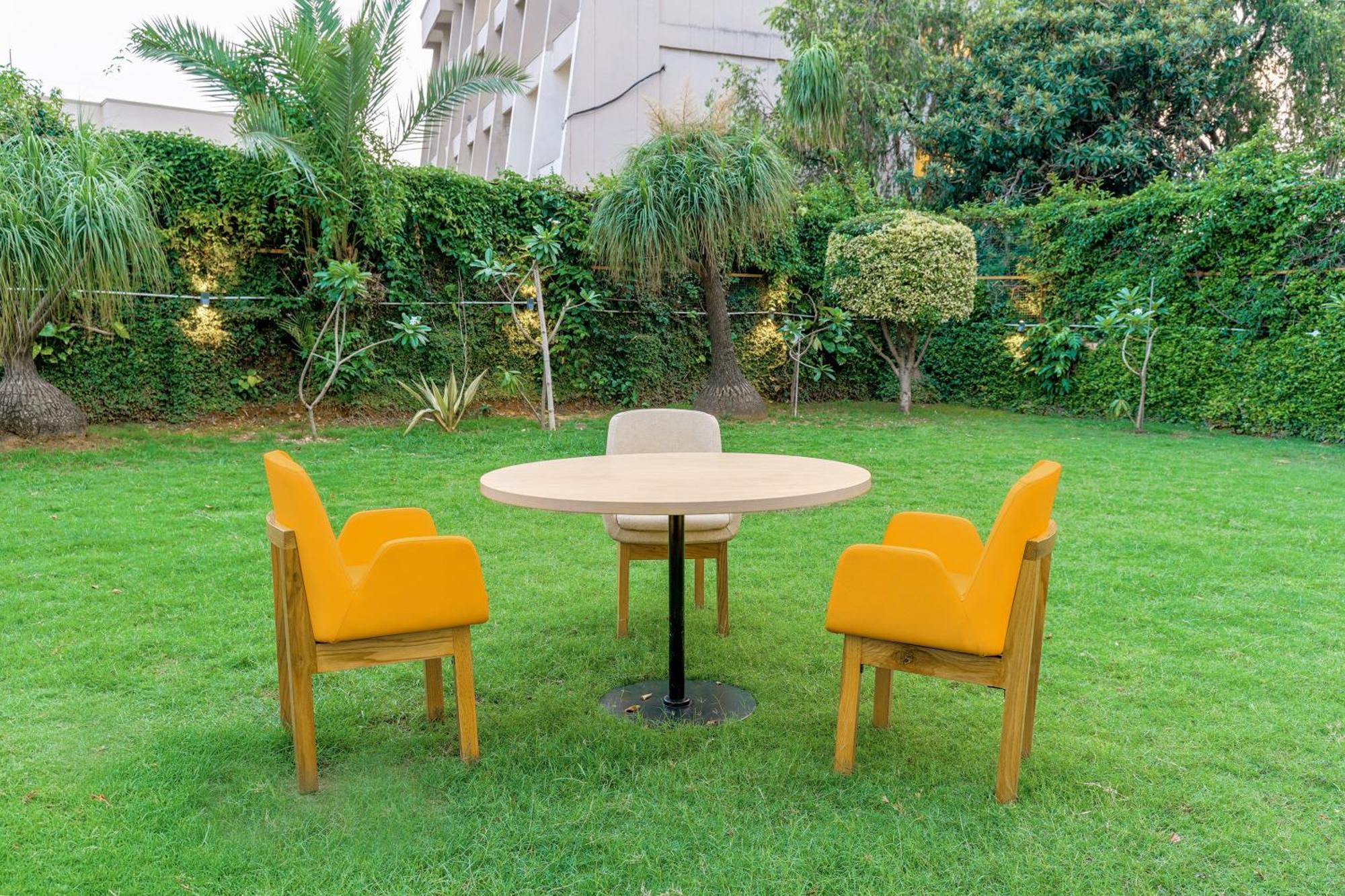 Bloom Hotel Katra Esterno foto